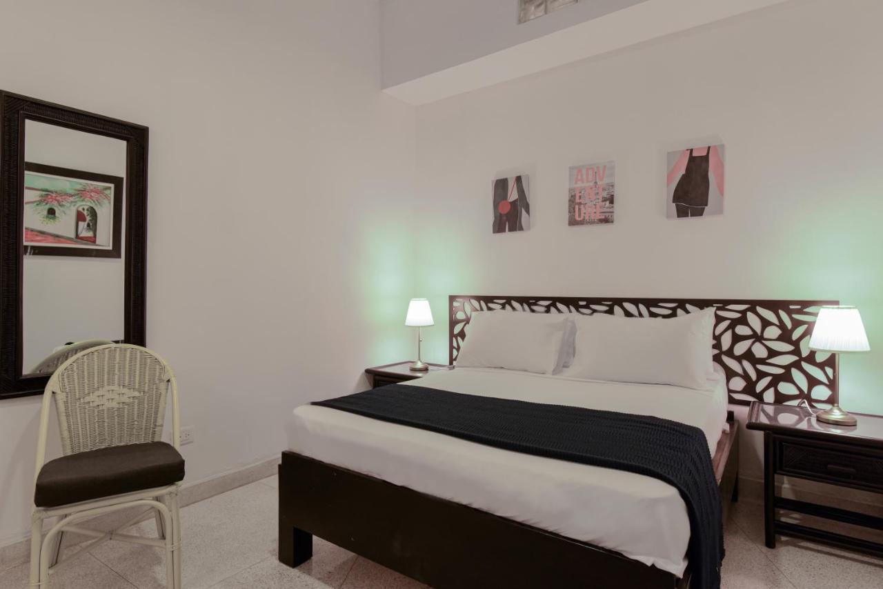 Ph 19 Guesthouse Hotel In Gazcue Santo Domingo Habitación foto