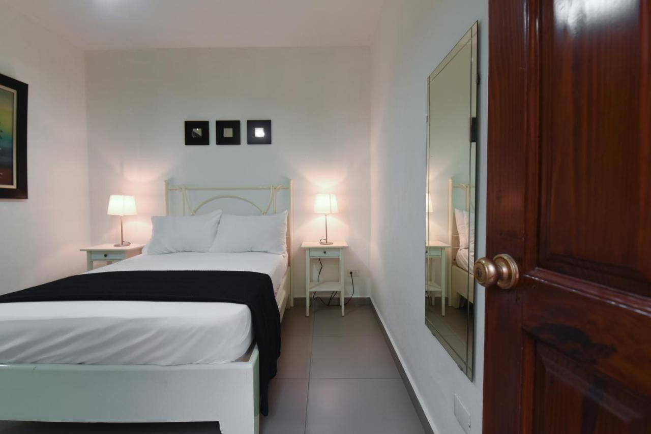 Ph 19 Guesthouse Hotel In Gazcue Santo Domingo Habitación foto