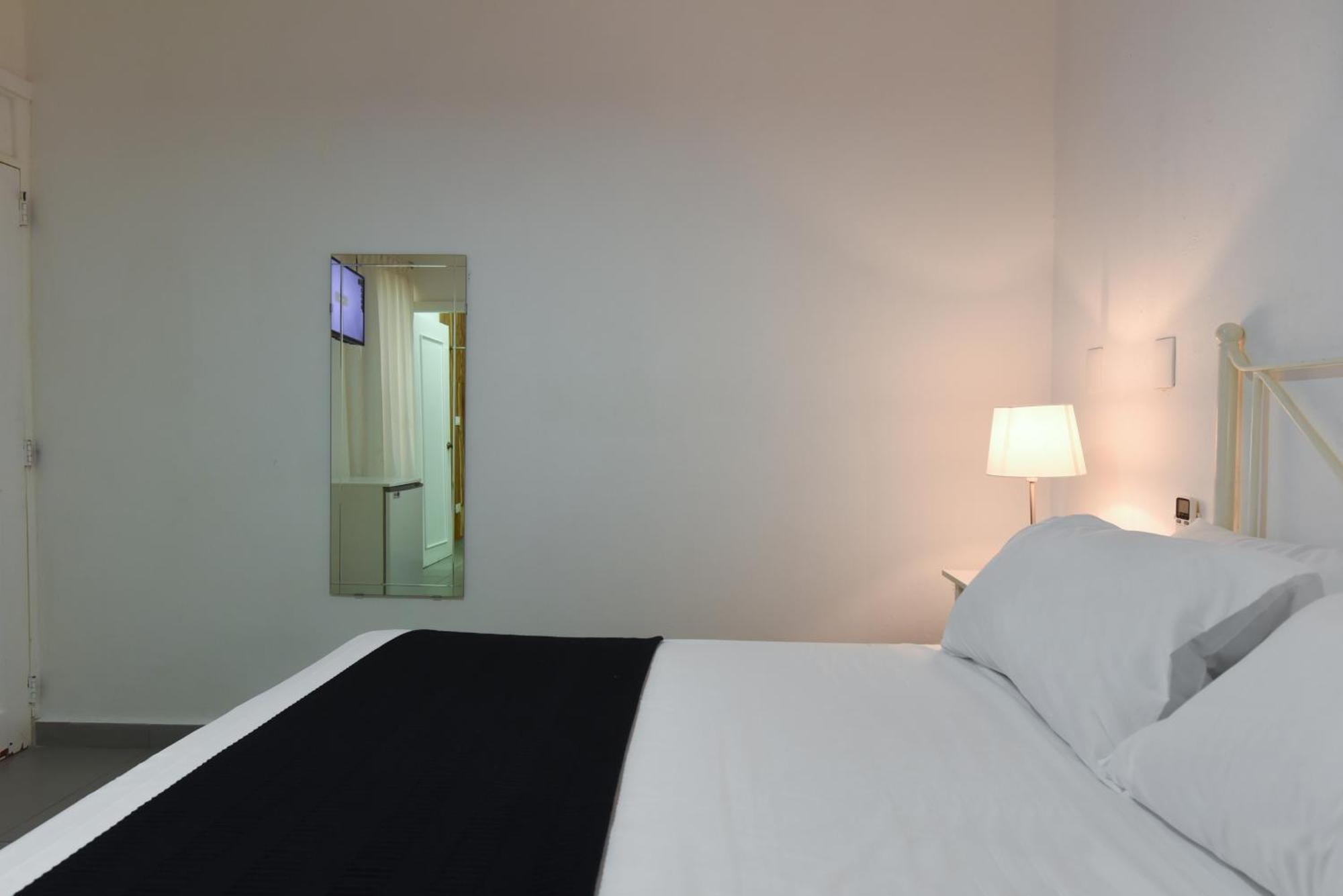 Ph 19 Guesthouse Hotel In Gazcue Santo Domingo Habitación foto